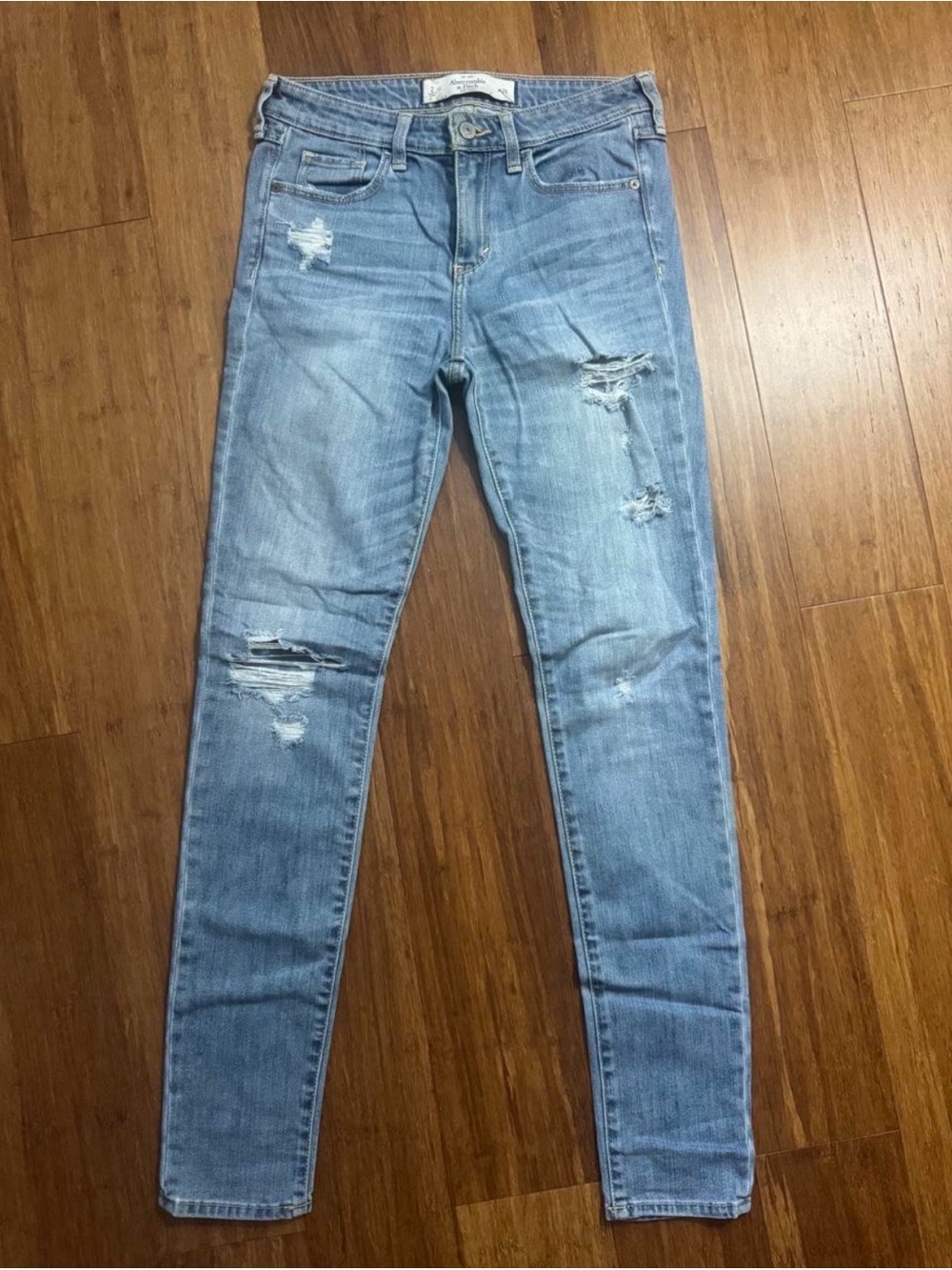 Women’s Abercrombie and Fitch Ripped Distressed Skinny Jeans